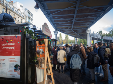 inauguration_Kiosques_ethiques_foule2_credit_les_canaux